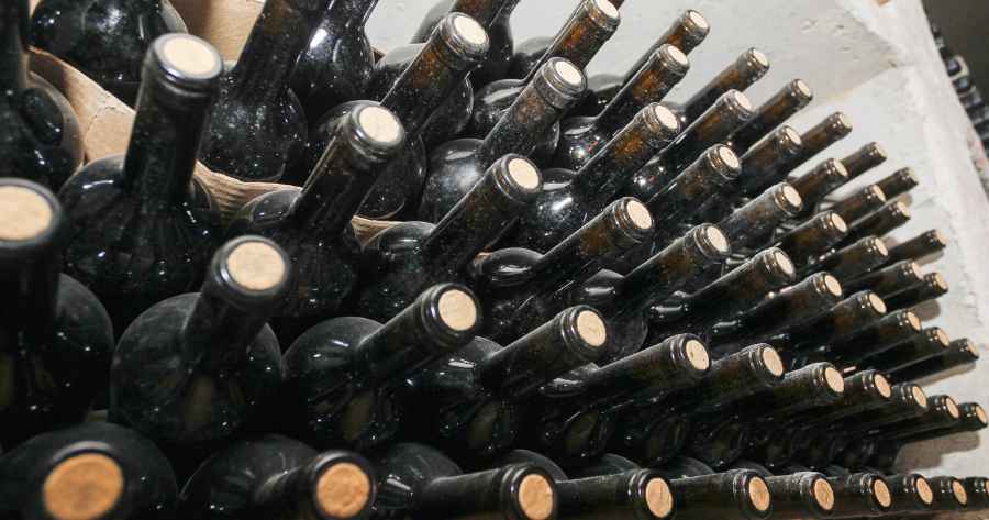 Como é feito o vinho: Conheça as 10 etapas da produção dessa bebida milenar